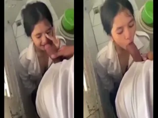 Trốn học em nữ sinh bú mút cây hàng khủng ở wc